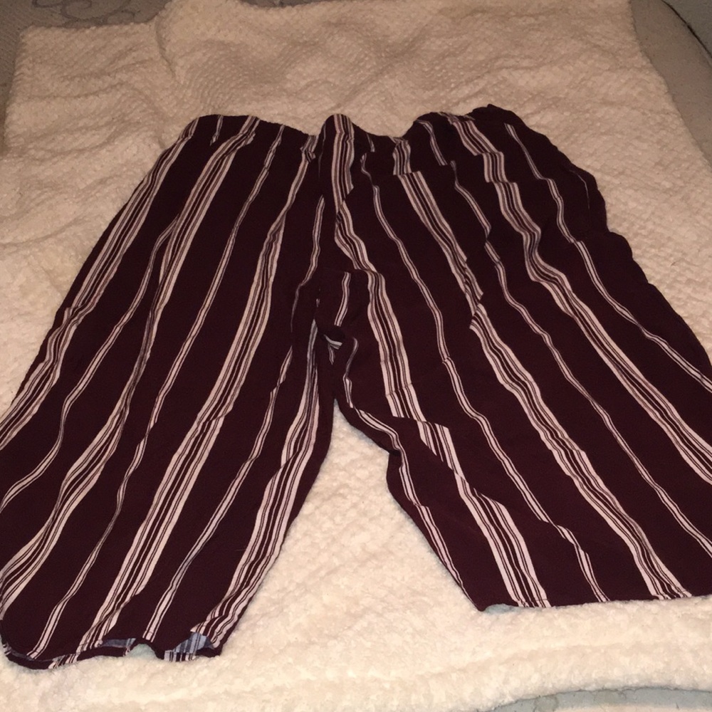 Loose fitting cropped pants